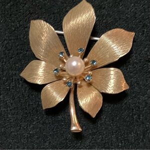 Vintage Marked Krementz Pin Brooch